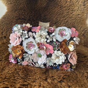Ella & Elly Floral Clutch